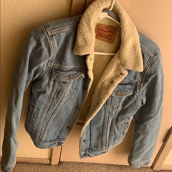 Super cute and comfy Levi’s Jean jacket! - Picture 1 of 5